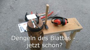 Dengeln, dass das Blatt gut vorbereitet ist für den Neustart im Frühjahr